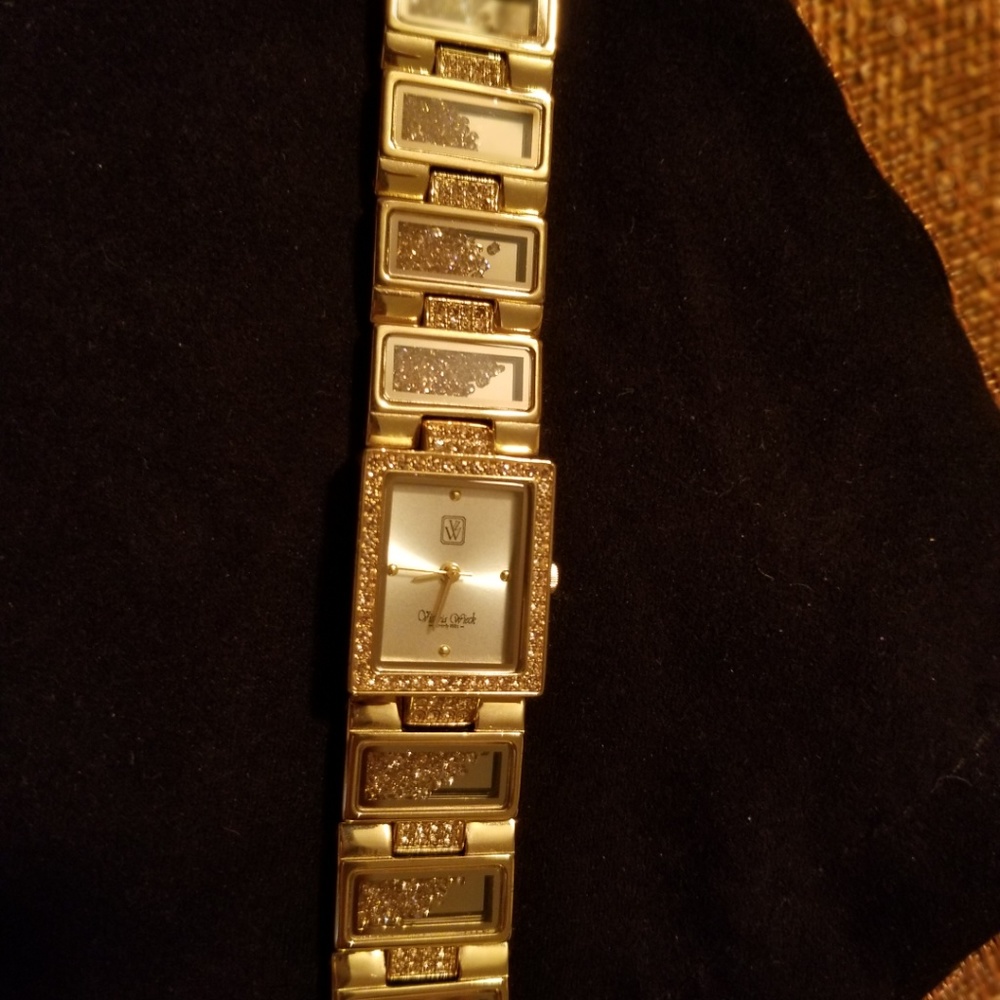 Luxurious Gold Women's Bracelet Watch